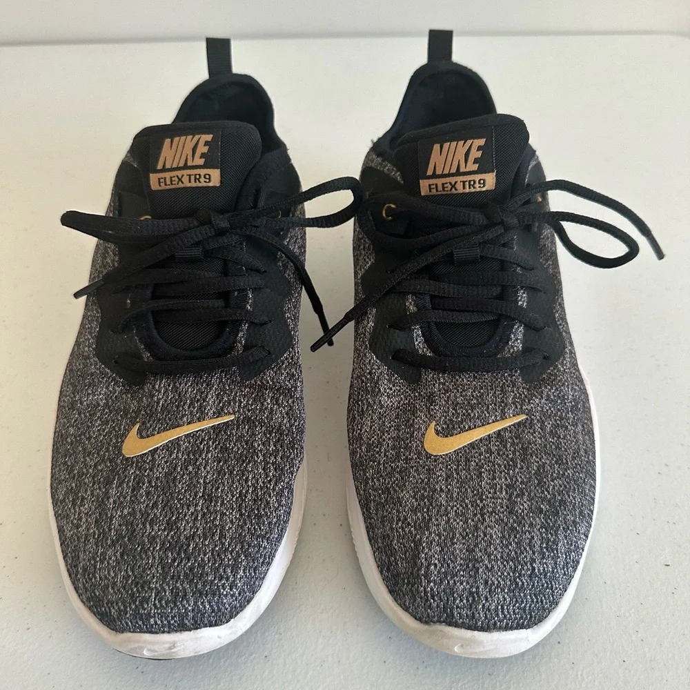 Women’s‎ 9.5 Nike Flex TR 9 Gunsmoke and Gold Sneakers